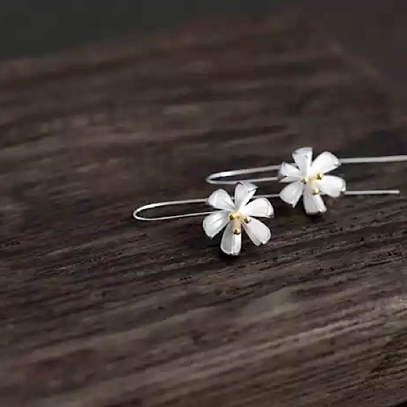 Oriental Blossom Floral Unique Silver/Gold Earring - Picture 4 of 12